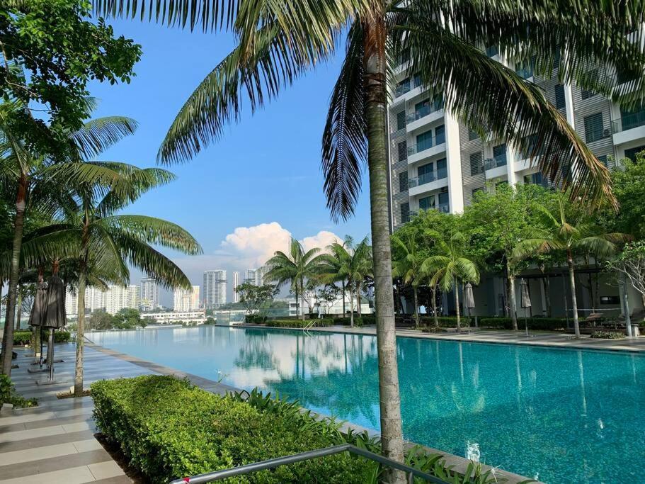Stylish Romantic Couples Getaway - Netflix&Relax 7 ไซเบอร์จายา ภายนอก รูปภาพ