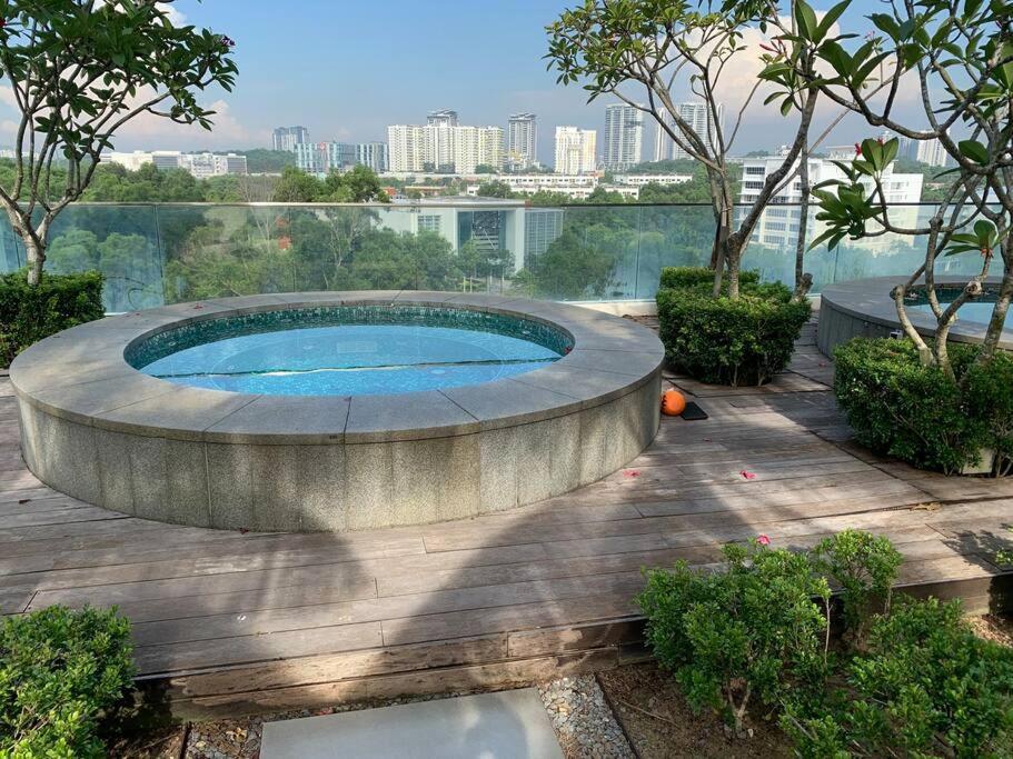 Stylish Romantic Couples Getaway - Netflix&Relax 7 ไซเบอร์จายา ภายนอก รูปภาพ